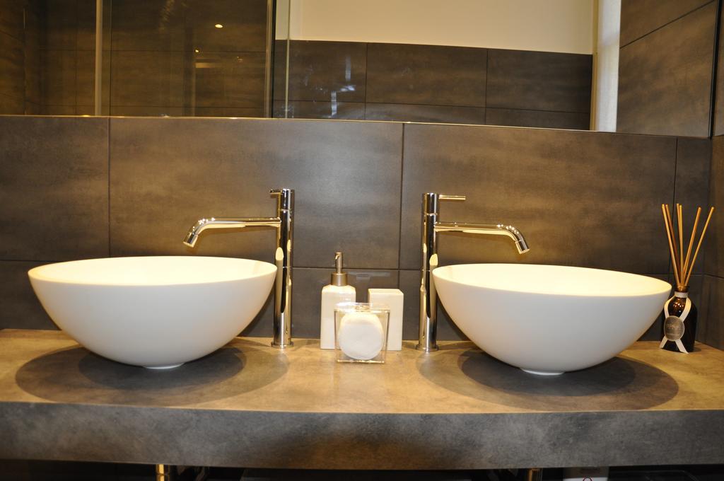 Charming Como - Apartment Downtown In The Pedestrian Area With 2 Double Bedrooms And 2 Complete Bathrooms A Spacious Living Room And Full Equipped Kitchen ภายนอก รูปภาพ